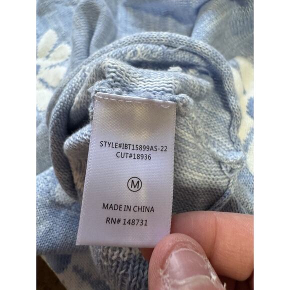 Altar'd State Size Medium Blue Floral Crop Sweater Daiseys Lightweight Cotton - Picture 8 of 10